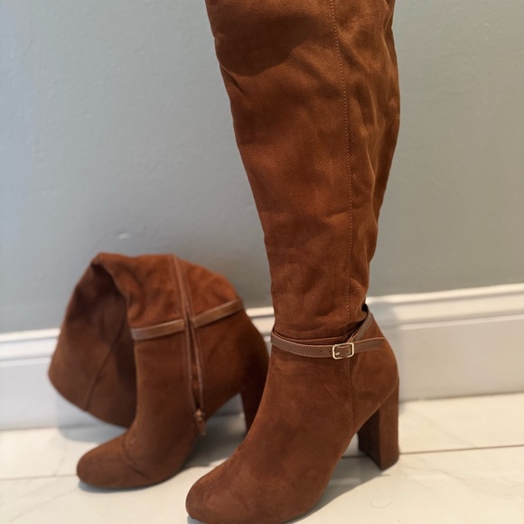 Brown Suede Women's Boots - Picture 3 of 5
